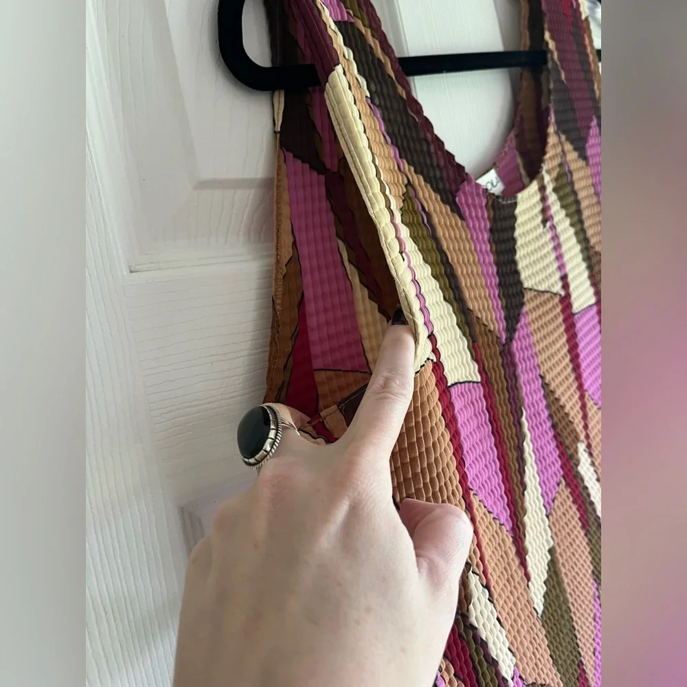 5/$25 Vintage NICOLA Purple and Brown Graphic Geometric Top Pink Tan Cream - Picture 2 of 6